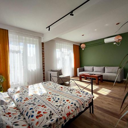 Appartamento Urban Cozy Retreat Pristina Esterno foto