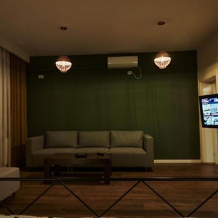 Appartamento Urban Cozy Retreat Pristina Esterno foto