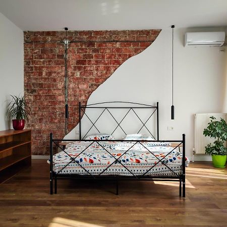 Appartamento Urban Cozy Retreat Pristina Esterno foto