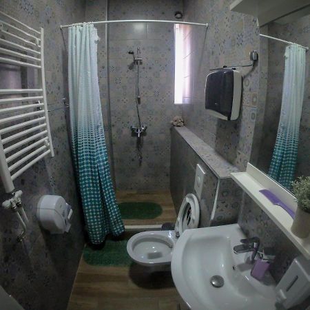 Appartamento Urban Cozy Retreat Pristina Esterno foto