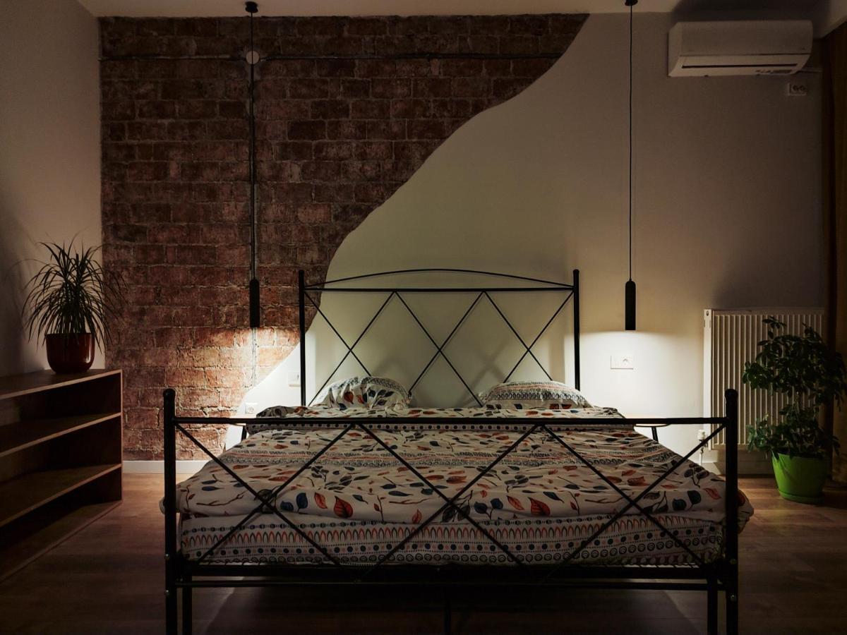 Appartamento Urban Cozy Retreat Pristina Esterno foto