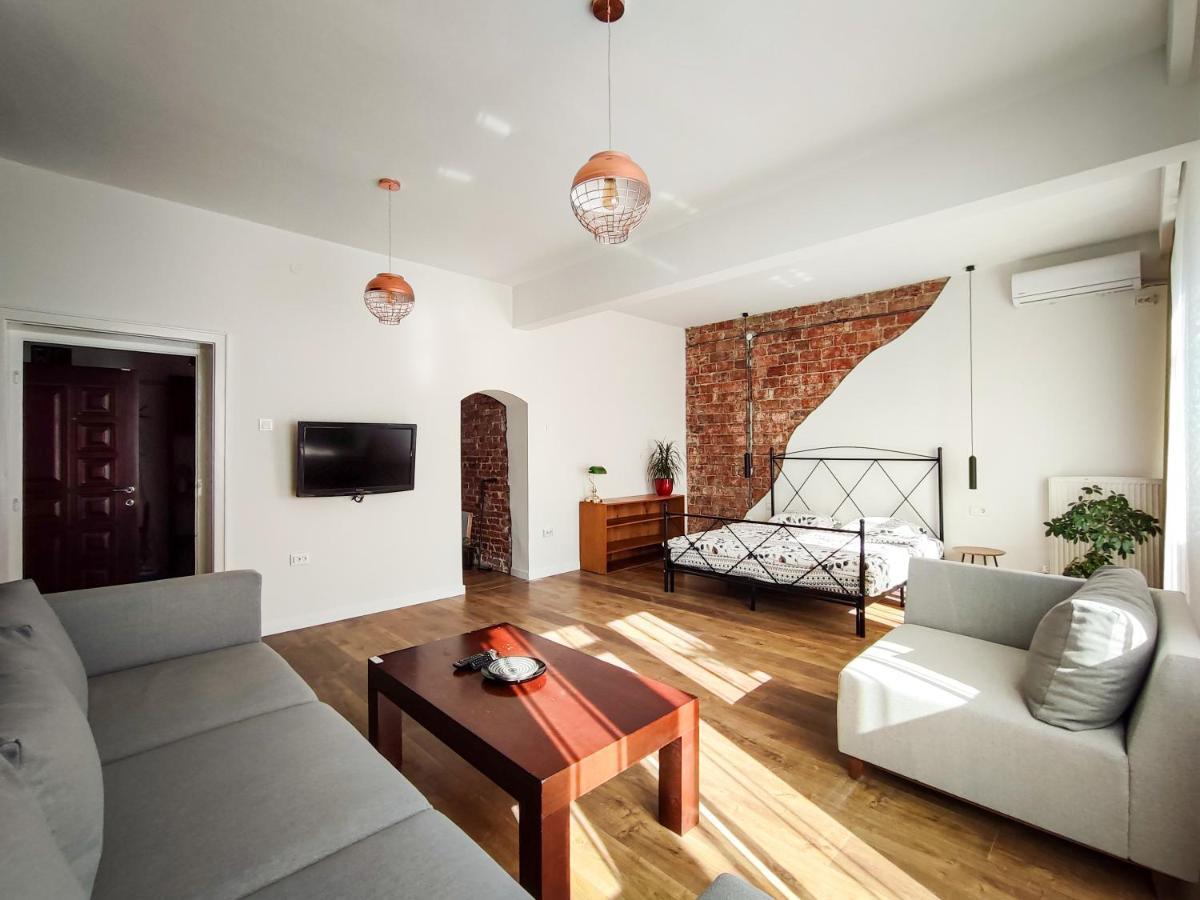 Appartamento Urban Cozy Retreat Pristina Esterno foto