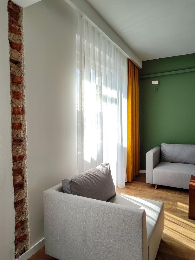 Appartamento Urban Cozy Retreat Pristina Esterno foto