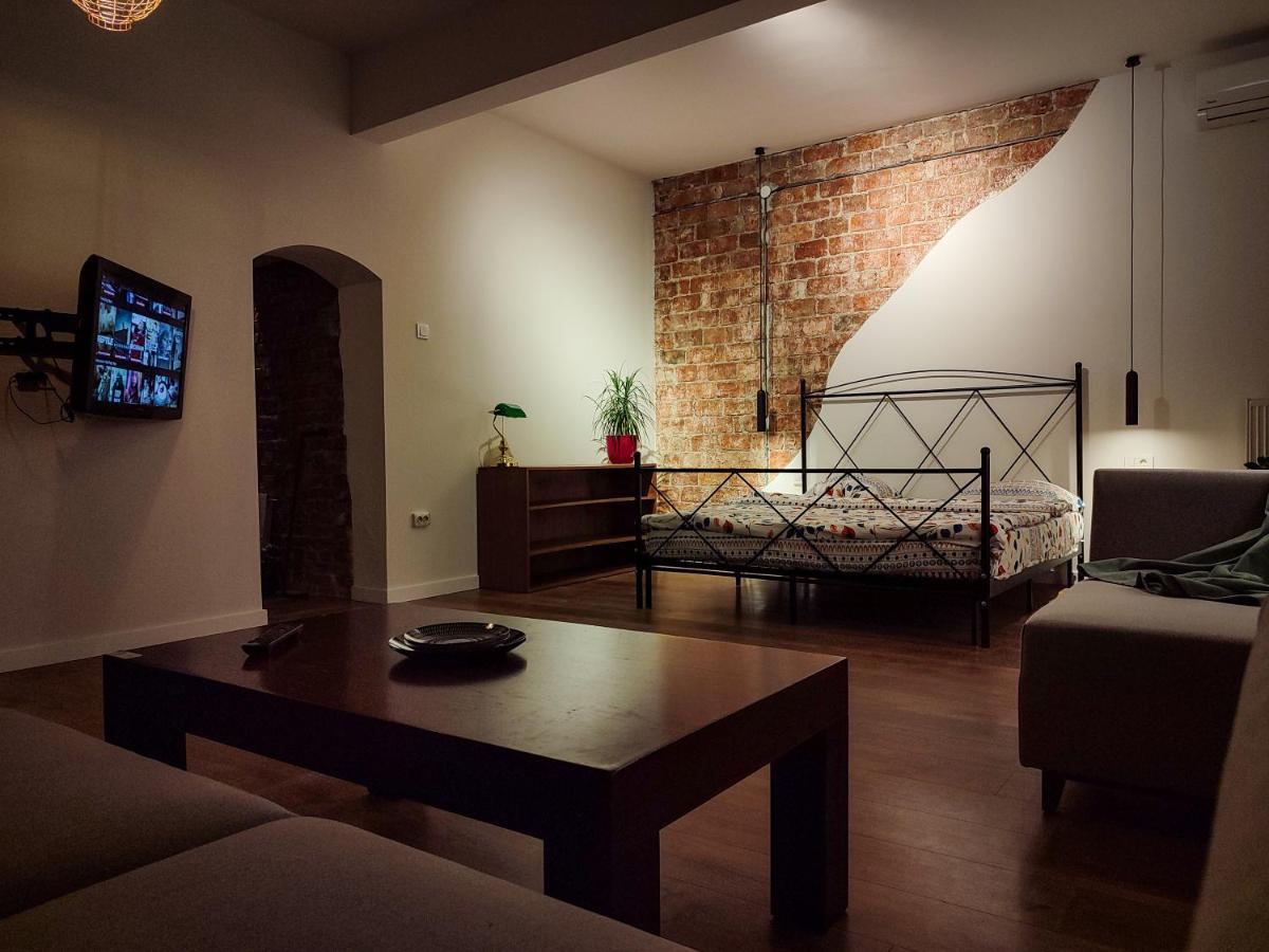 Appartamento Urban Cozy Retreat Pristina Esterno foto