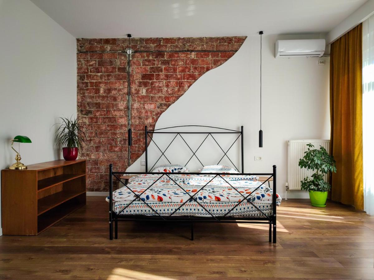 Appartamento Urban Cozy Retreat Pristina Esterno foto