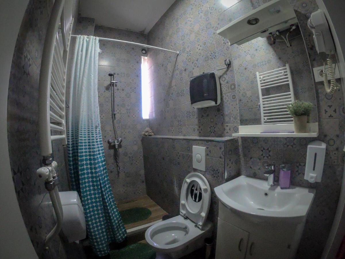 Appartamento Urban Cozy Retreat Pristina Esterno foto