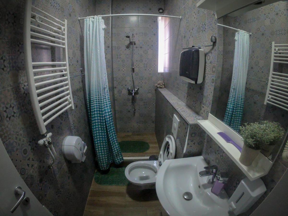 Appartamento Urban Cozy Retreat Pristina Esterno foto