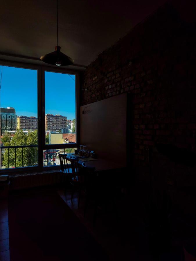 Appartamento Urban Cozy Retreat Pristina Esterno foto
